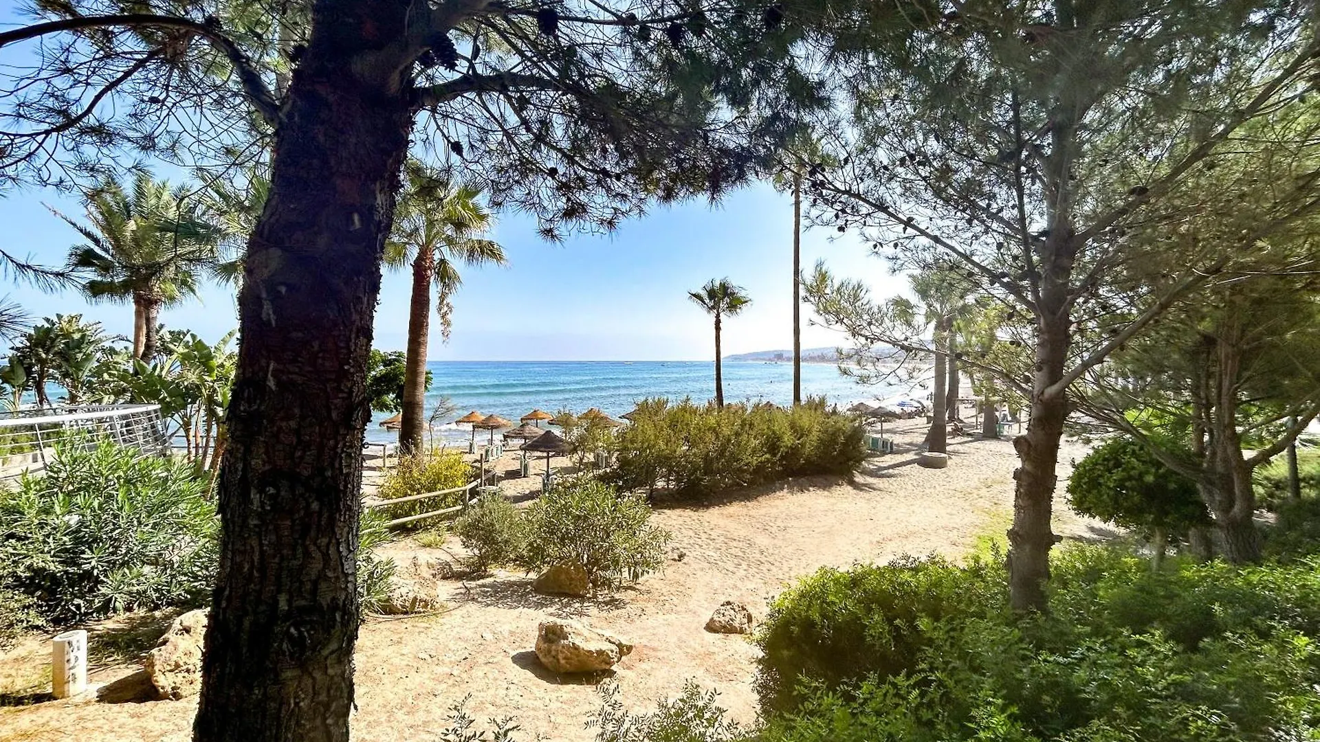 Beach & Golf Apartment In Casares Costa